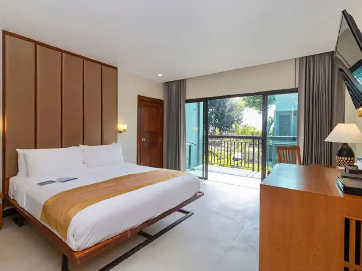 Phi Phi Holiday Resort – SHA Extra Plus