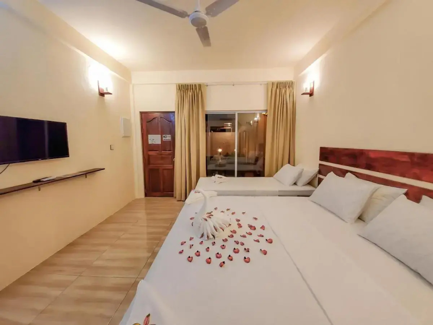 Отель Shoreline Grand