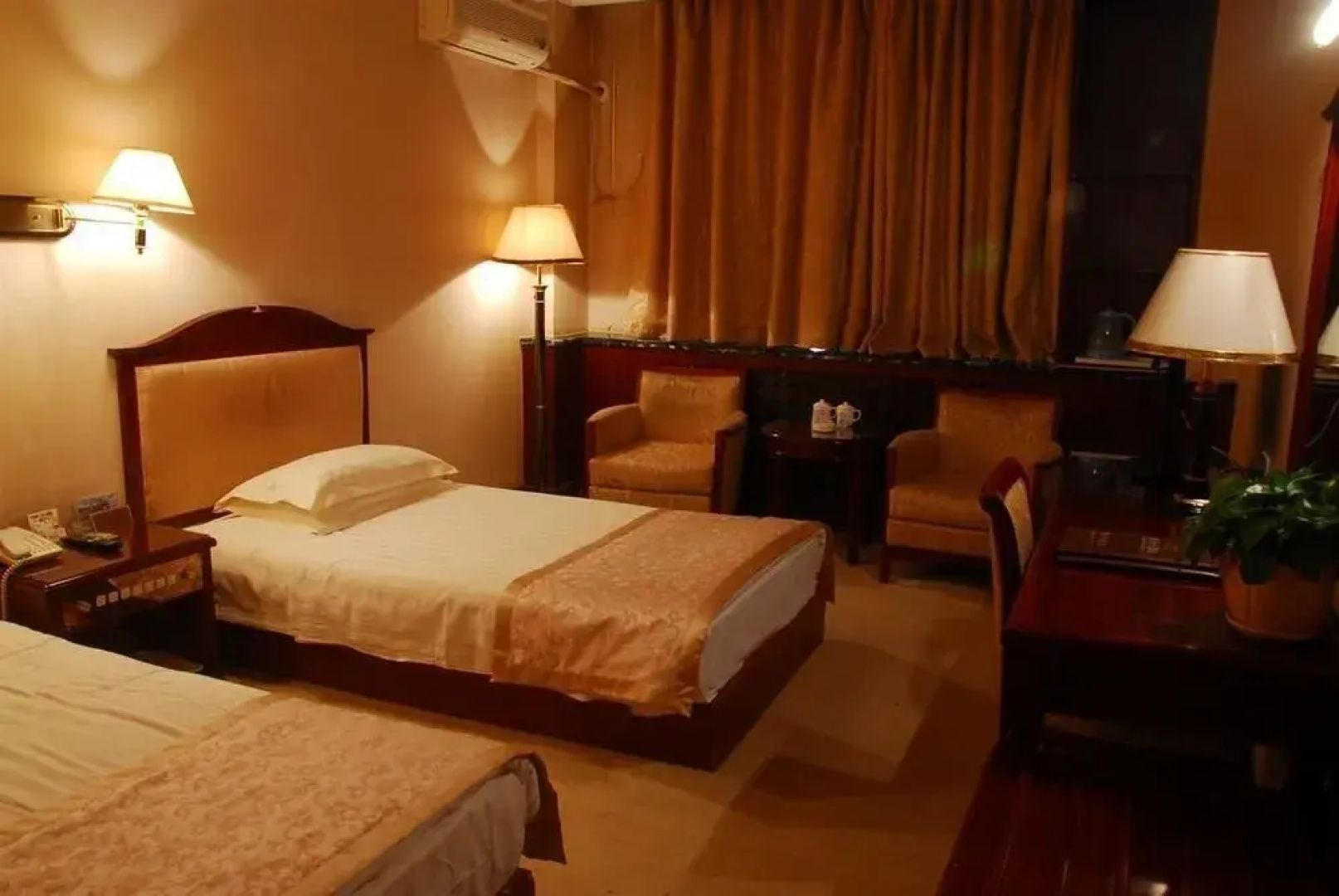Kaifeng Dongjing Hotel