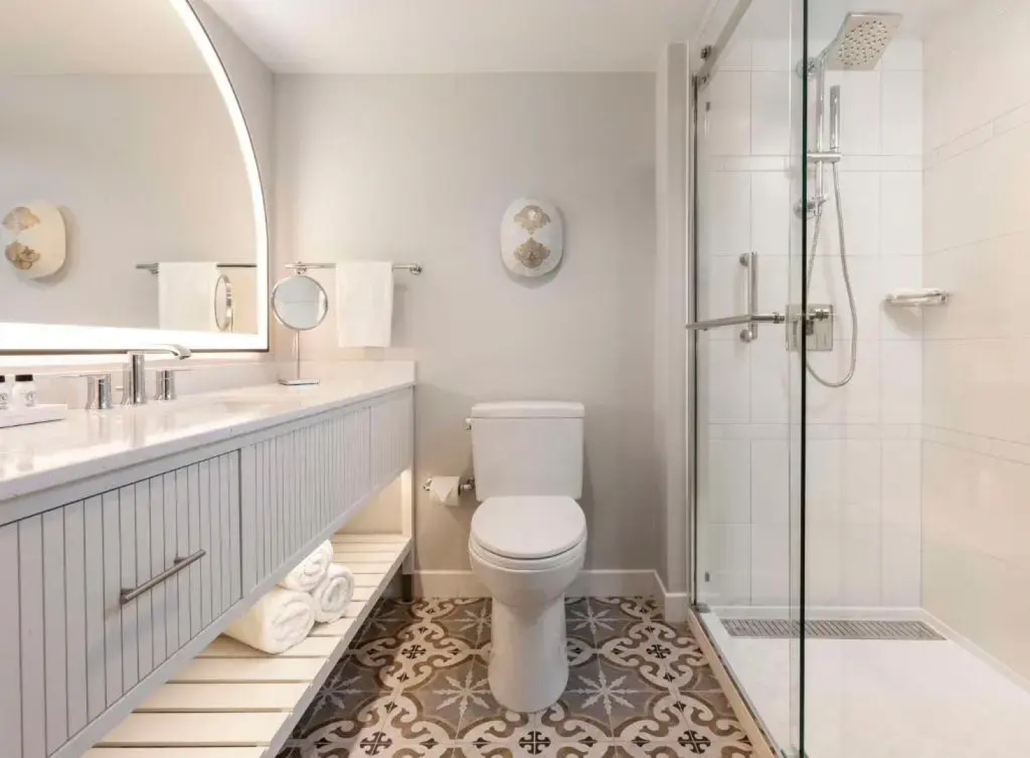 The Singer Oceanfront Resort, Curio Collection by Hilton