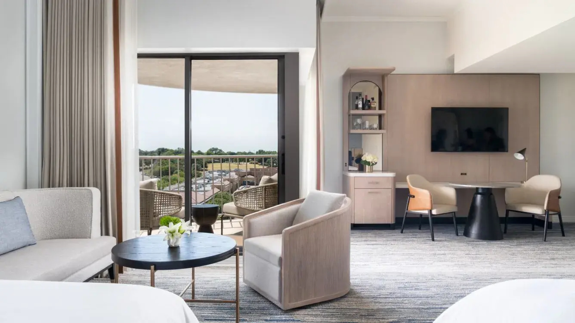 The Ritz-Carlton Dallas, Las Colinas