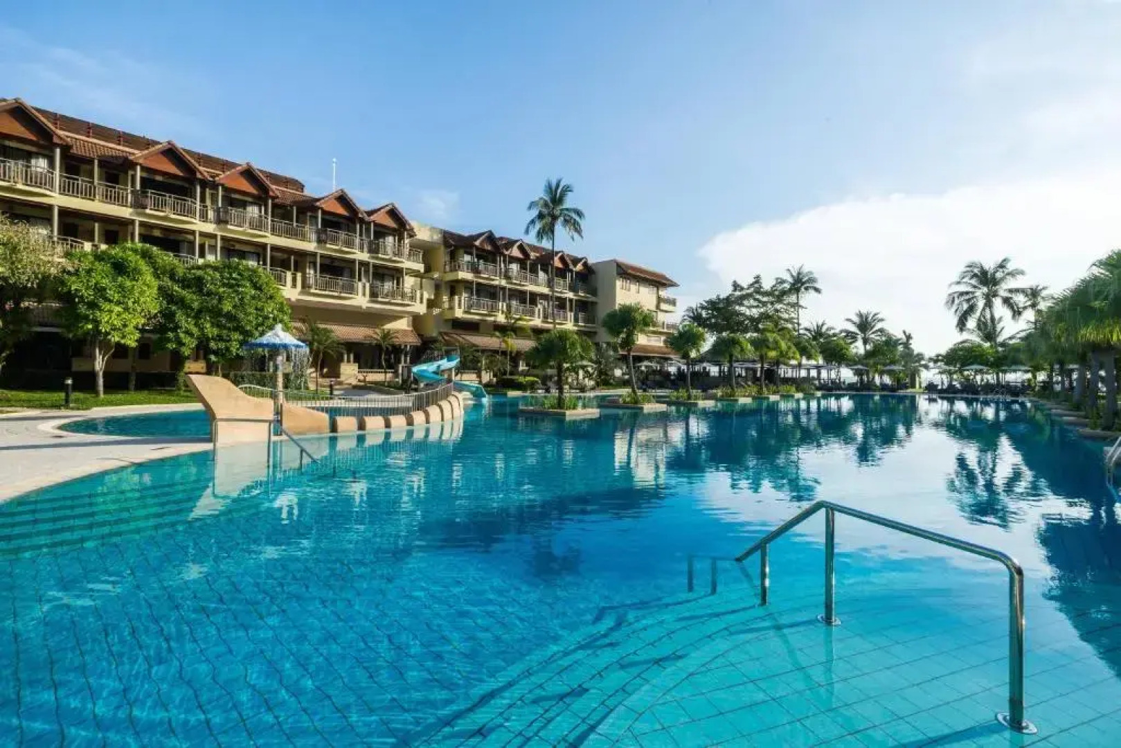 Phuket Marriott Resort & Spa, Merlin Beach
