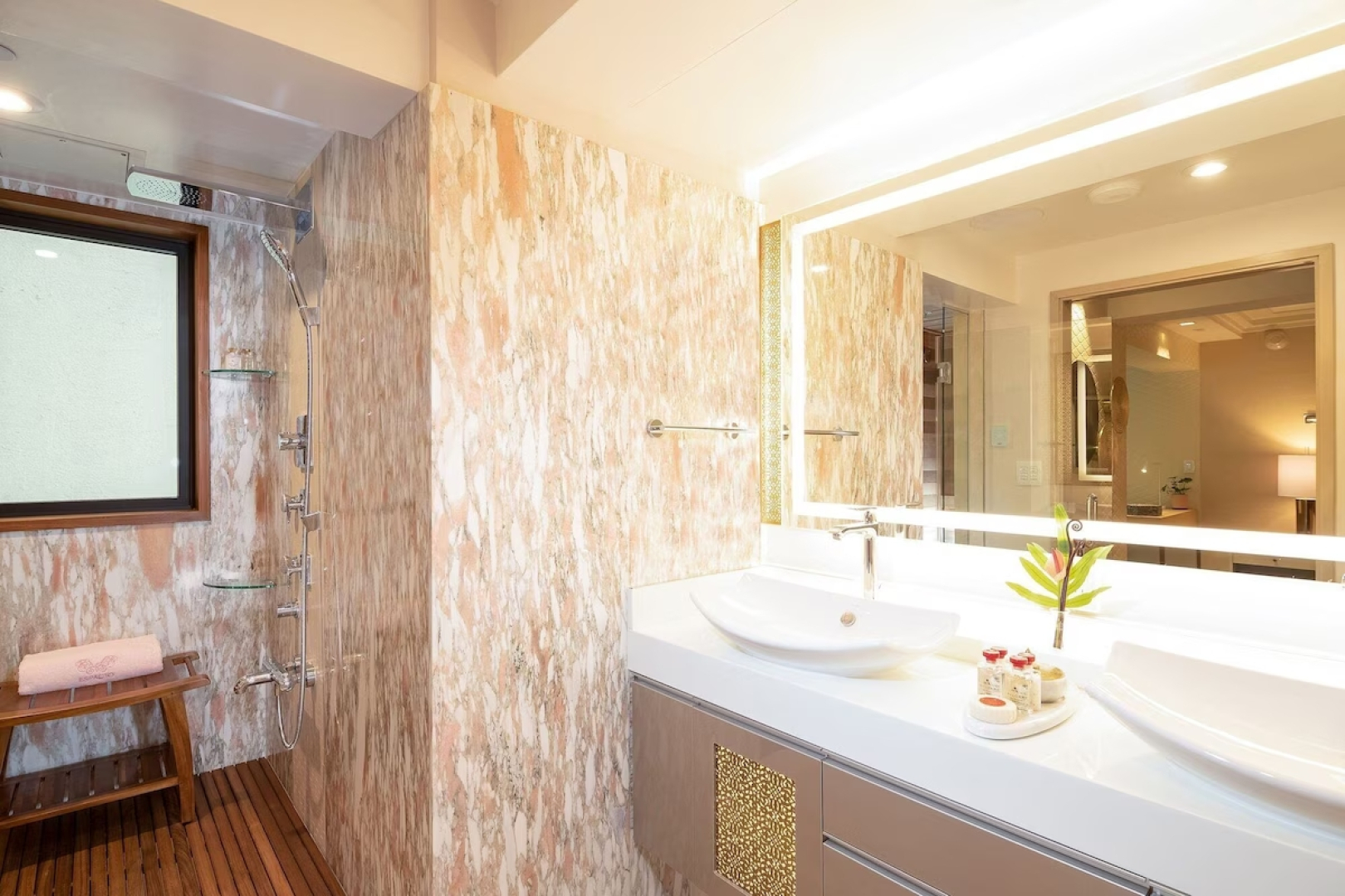 Espacio The Jewel Of Waikiki