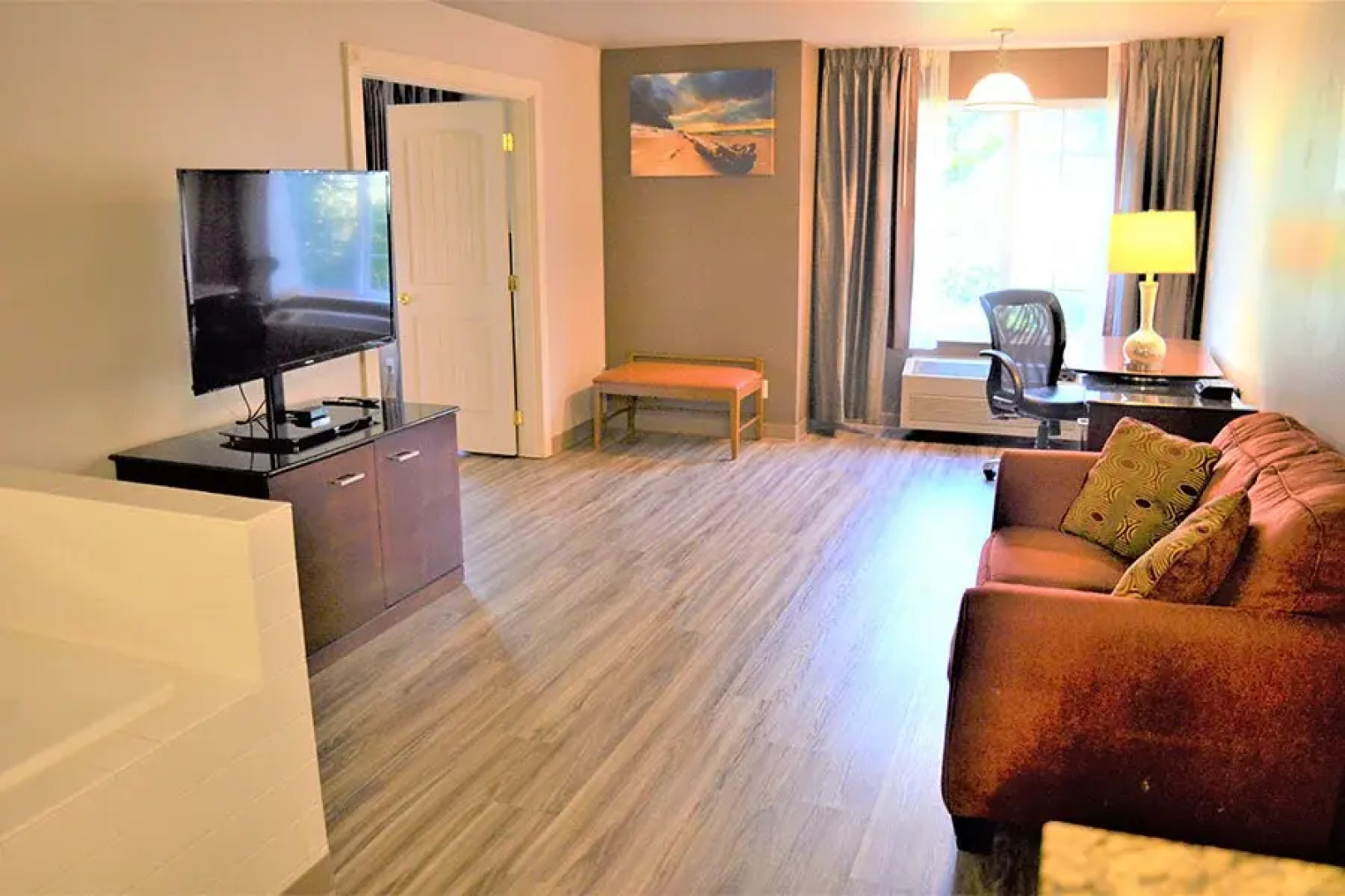 The Ashley Inn & Suites
