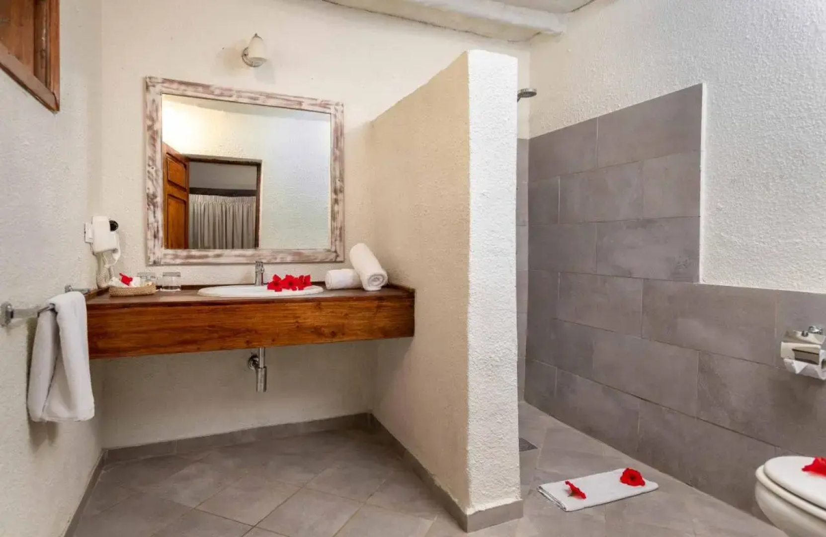Курортный отель Karafuu Beach Resort & Spa