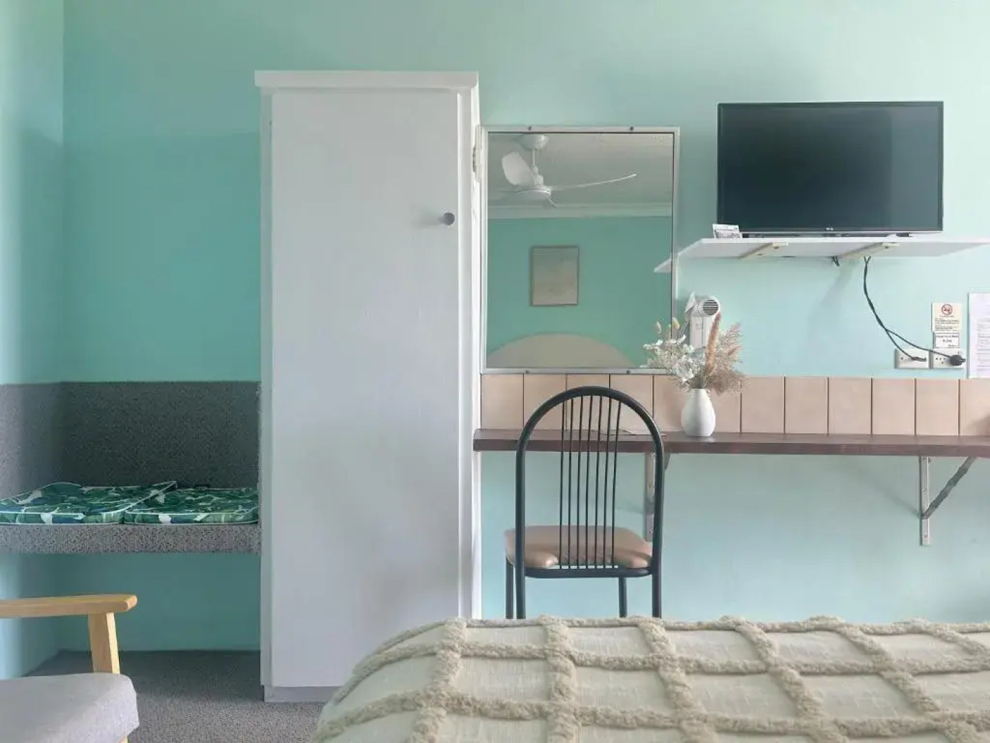 Mollymook Ocean View Motel - Welcoming Guests 18 Years and Older