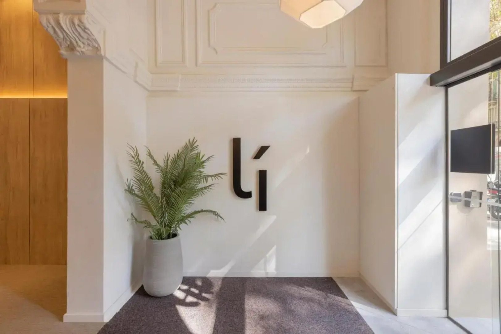 Naitly Ronda Sant Antoni Barcelona