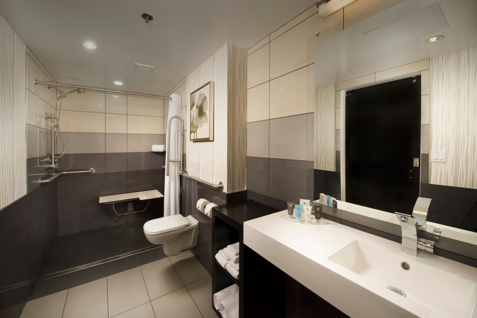 Отель Skybridge Seattle Airport