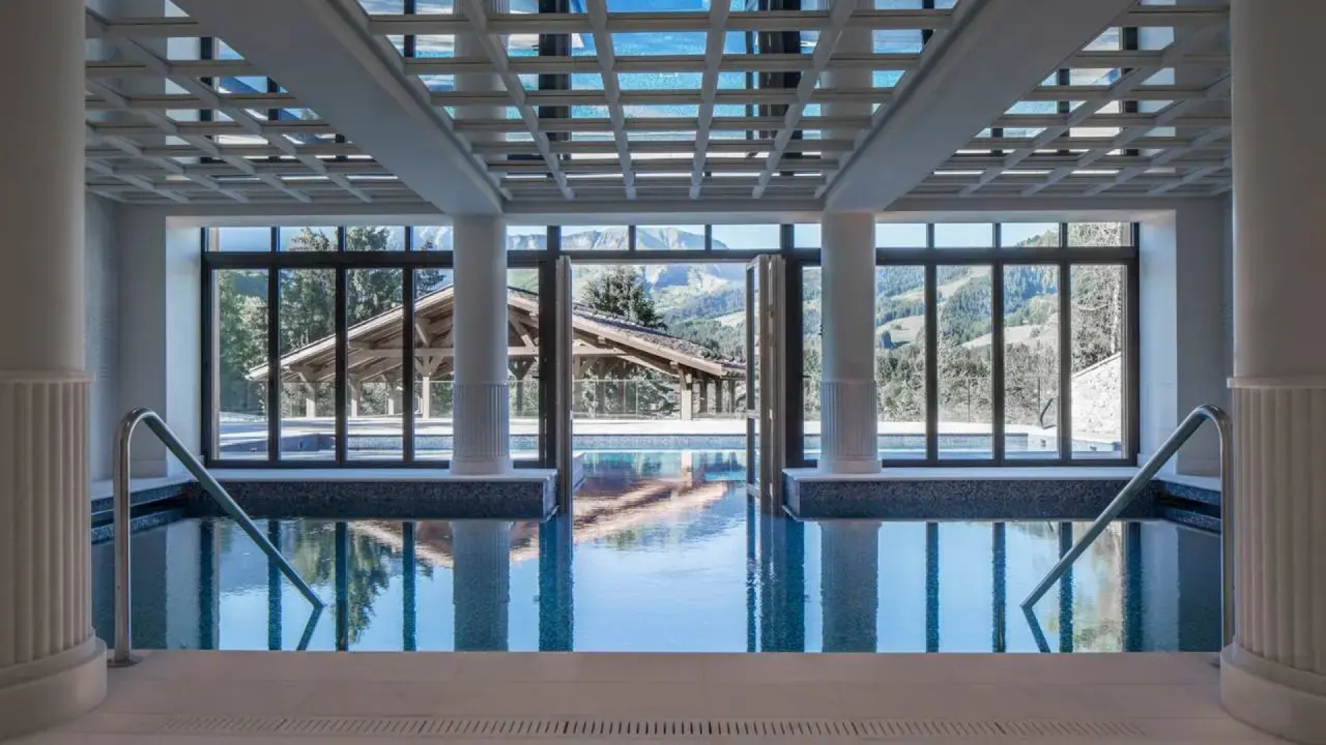Отель Four Seasons Hotel Megeve