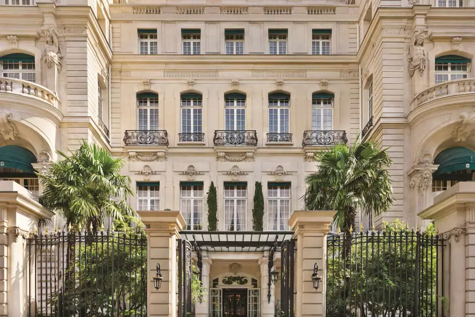 Отель Shangri-La Paris