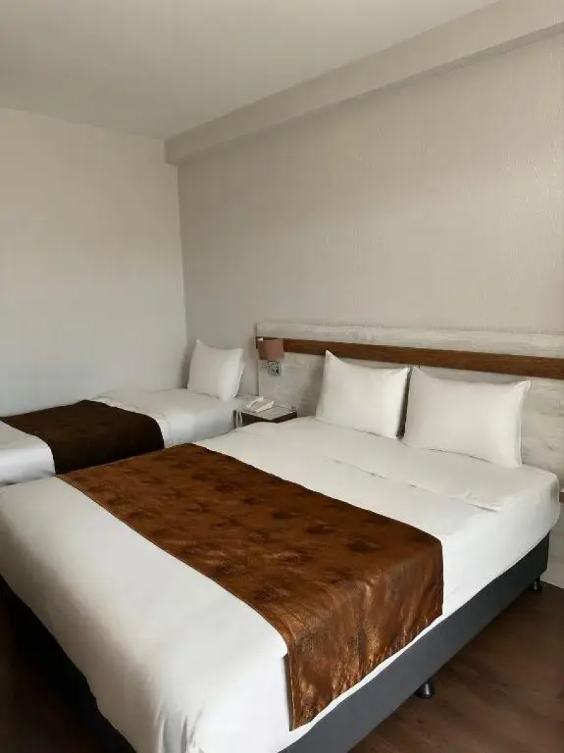 Kanyonvadi Hotel