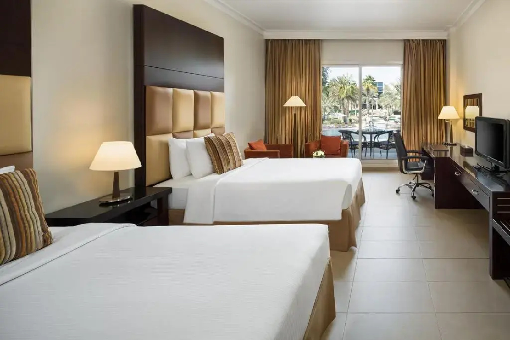 Metropolitan Al Mafraq Hotel
