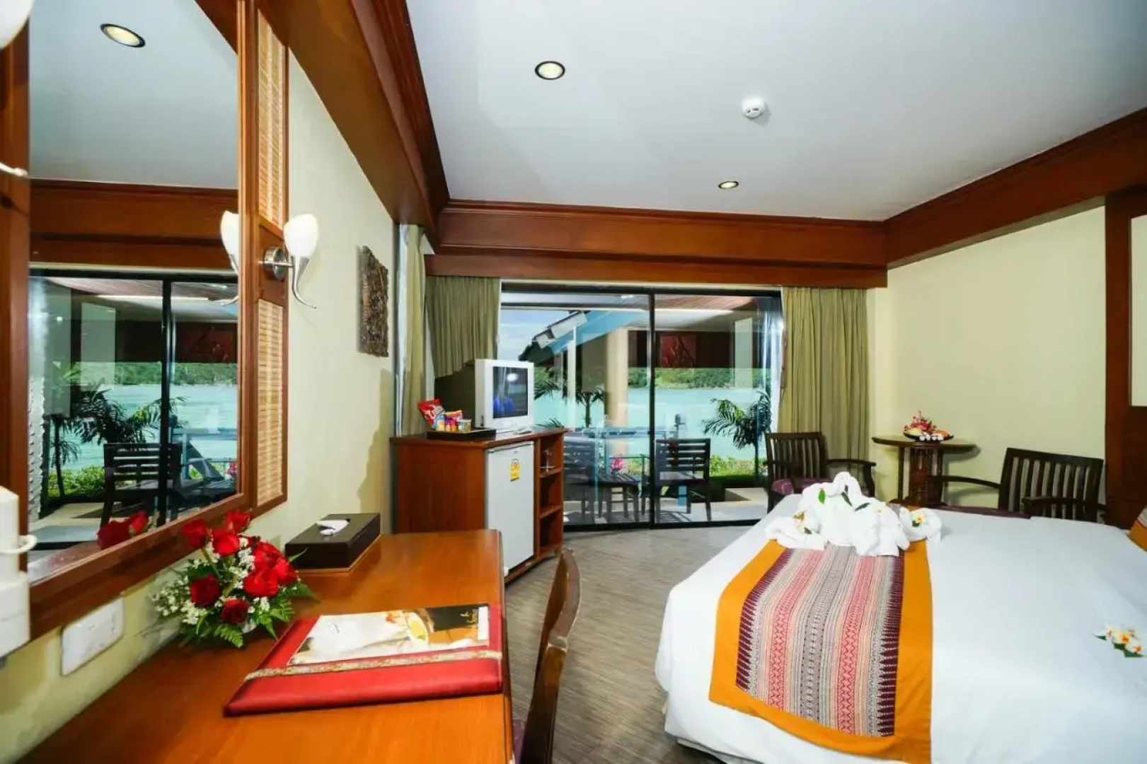Phi Phi Island Cabana Hotel