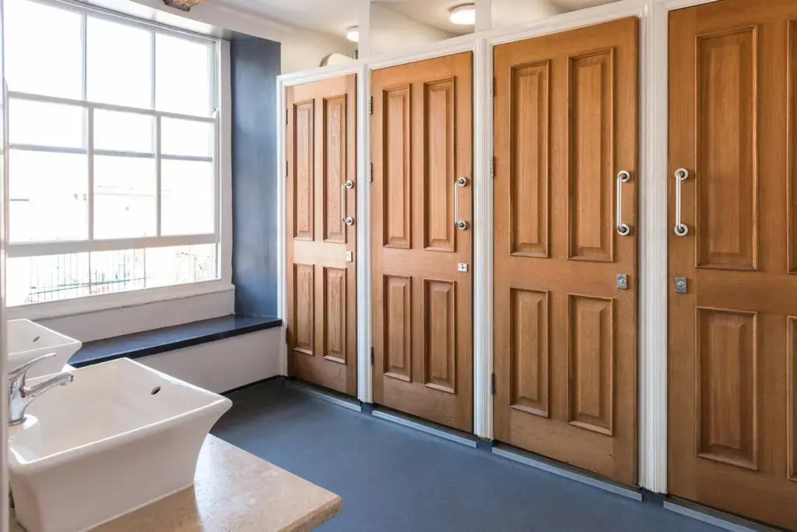 Full Moon Backpackers Hostel