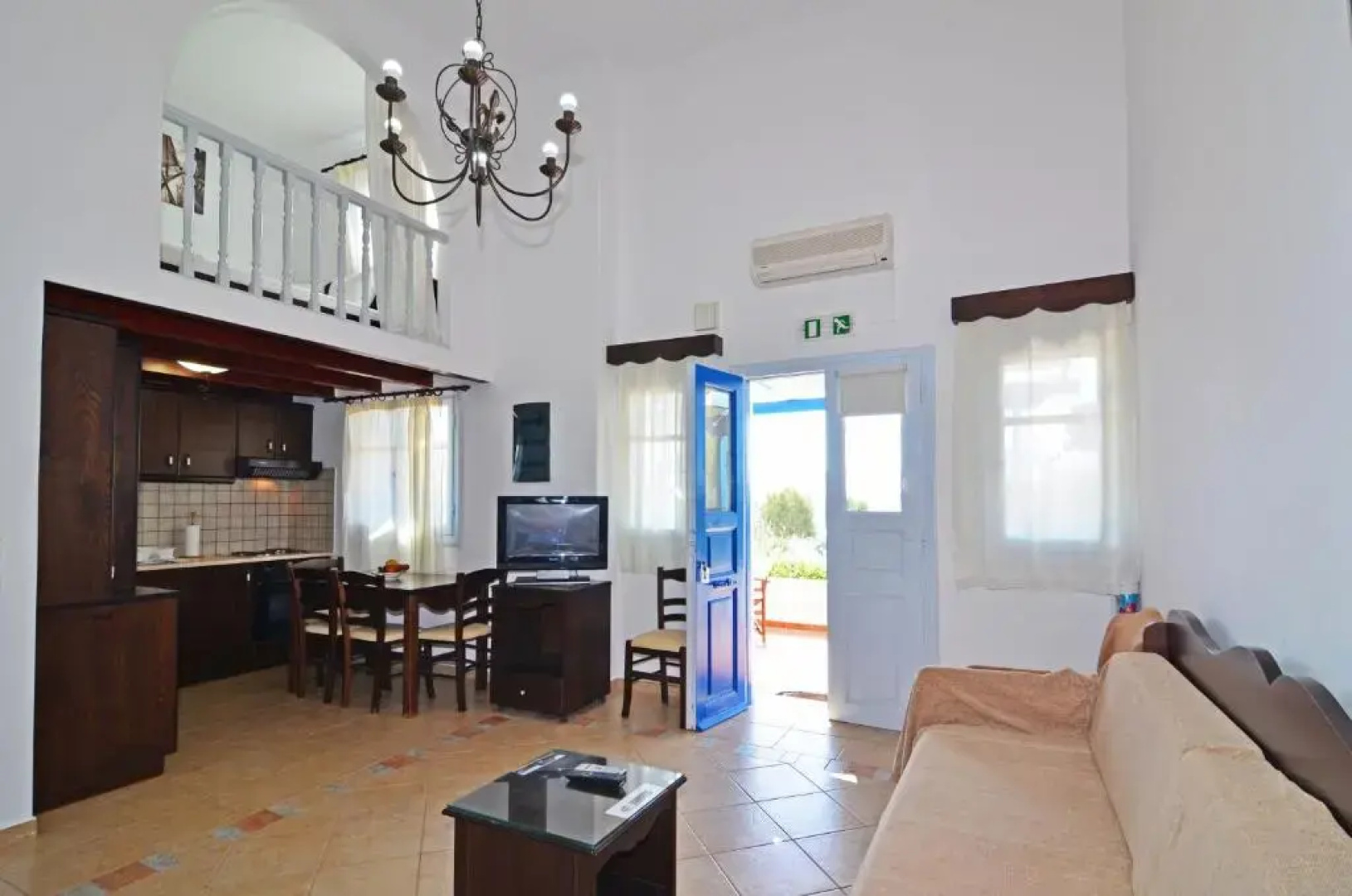 Nikos Sea view apts Milos