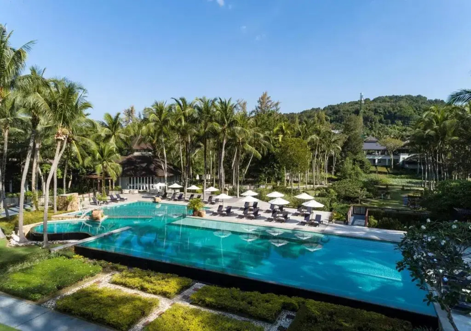 Отель Dusit Thani Krabi Beach Resort