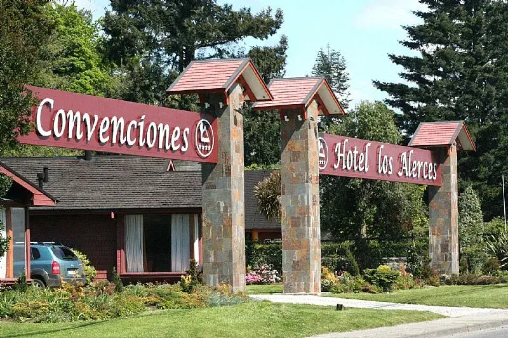 Los Alerces Hotel Cabañas Y Salones