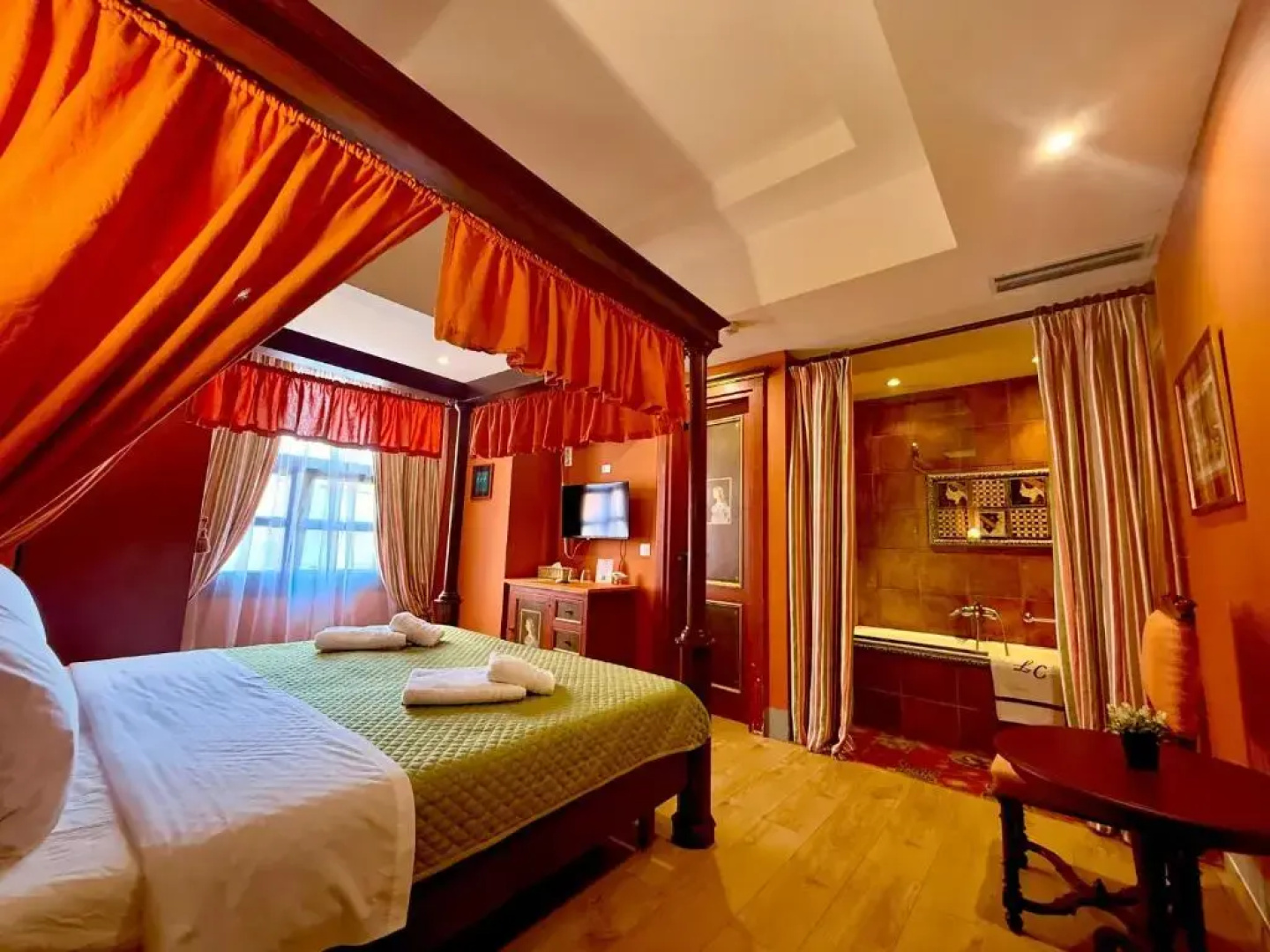 Great Greece Le Convivial Suites
