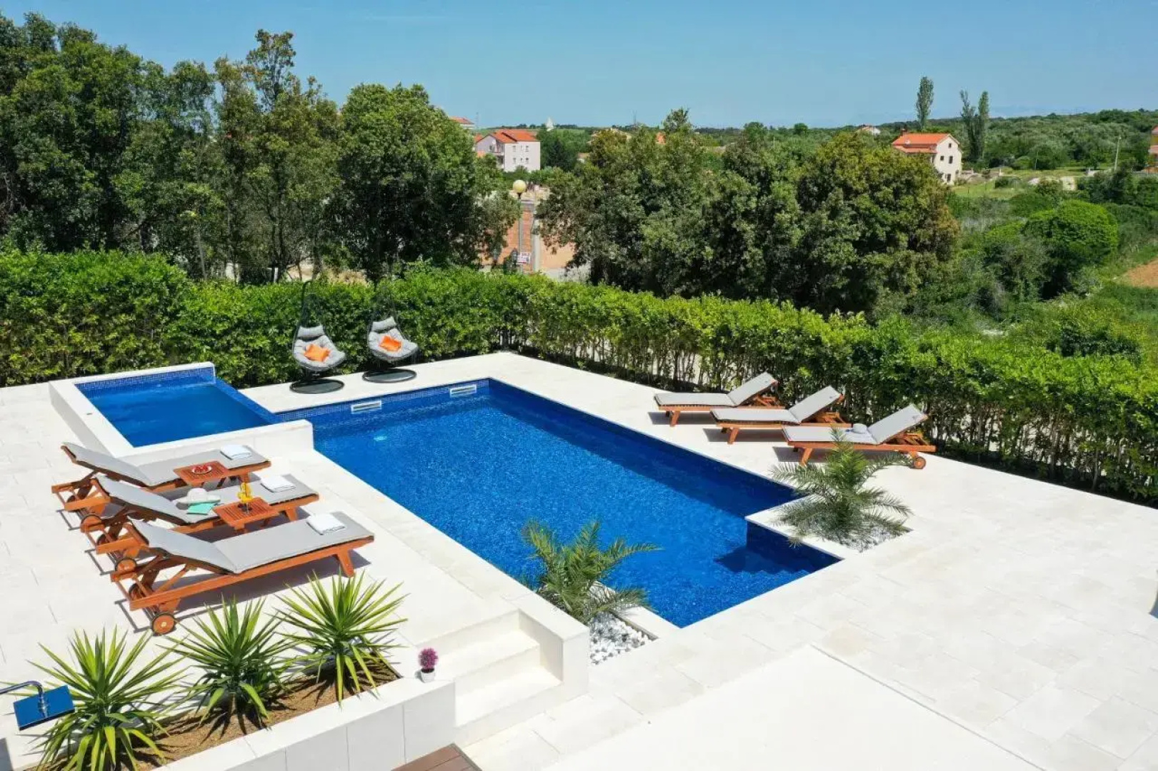 Villa Pino with Jacuzzi