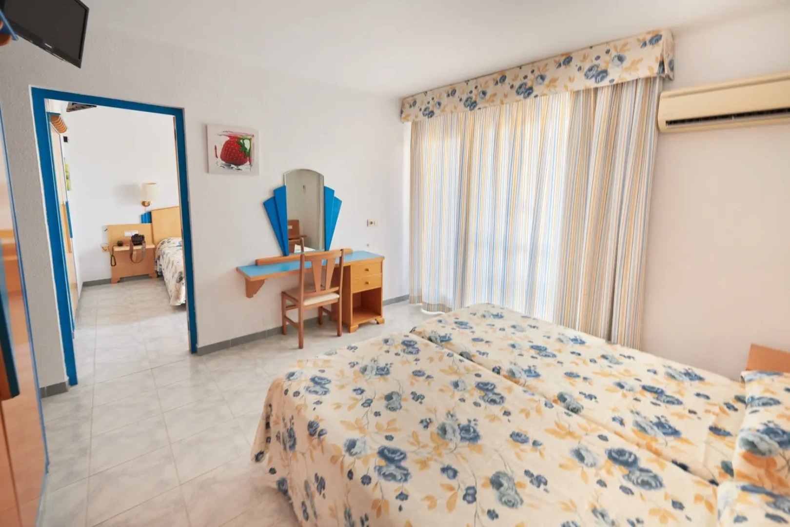 Отель Checkin Blanes