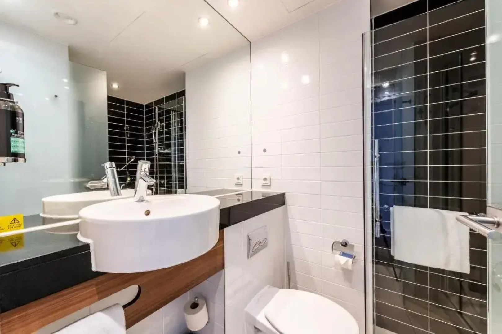 Отель Premier Inn Duesseldorf City Centre