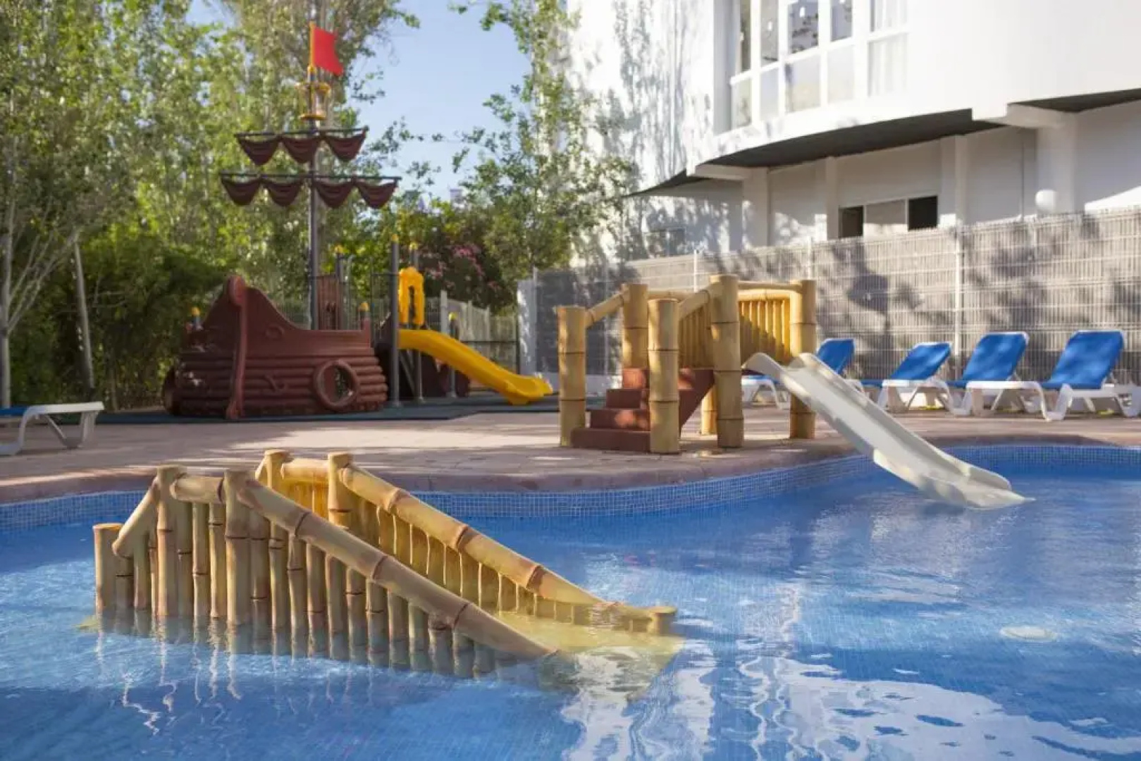 azuLine Hotel Bergantín