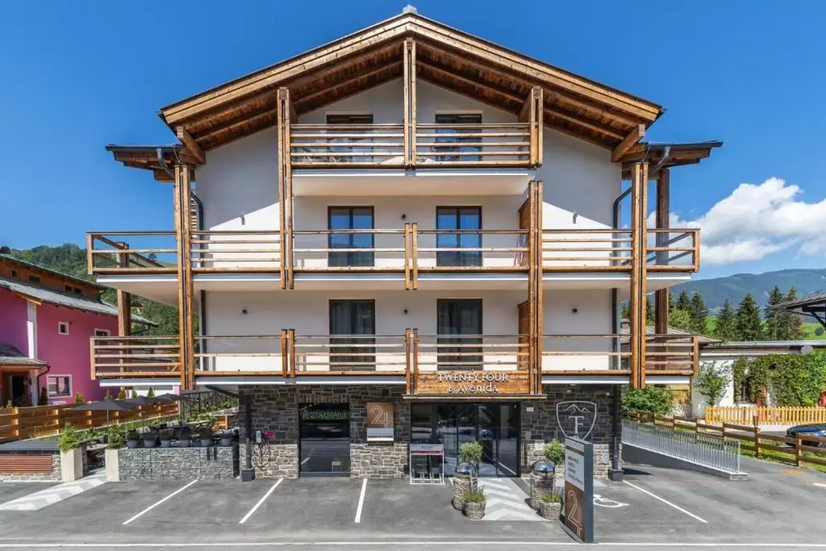 24 by AvenidA - Mountain Hotel