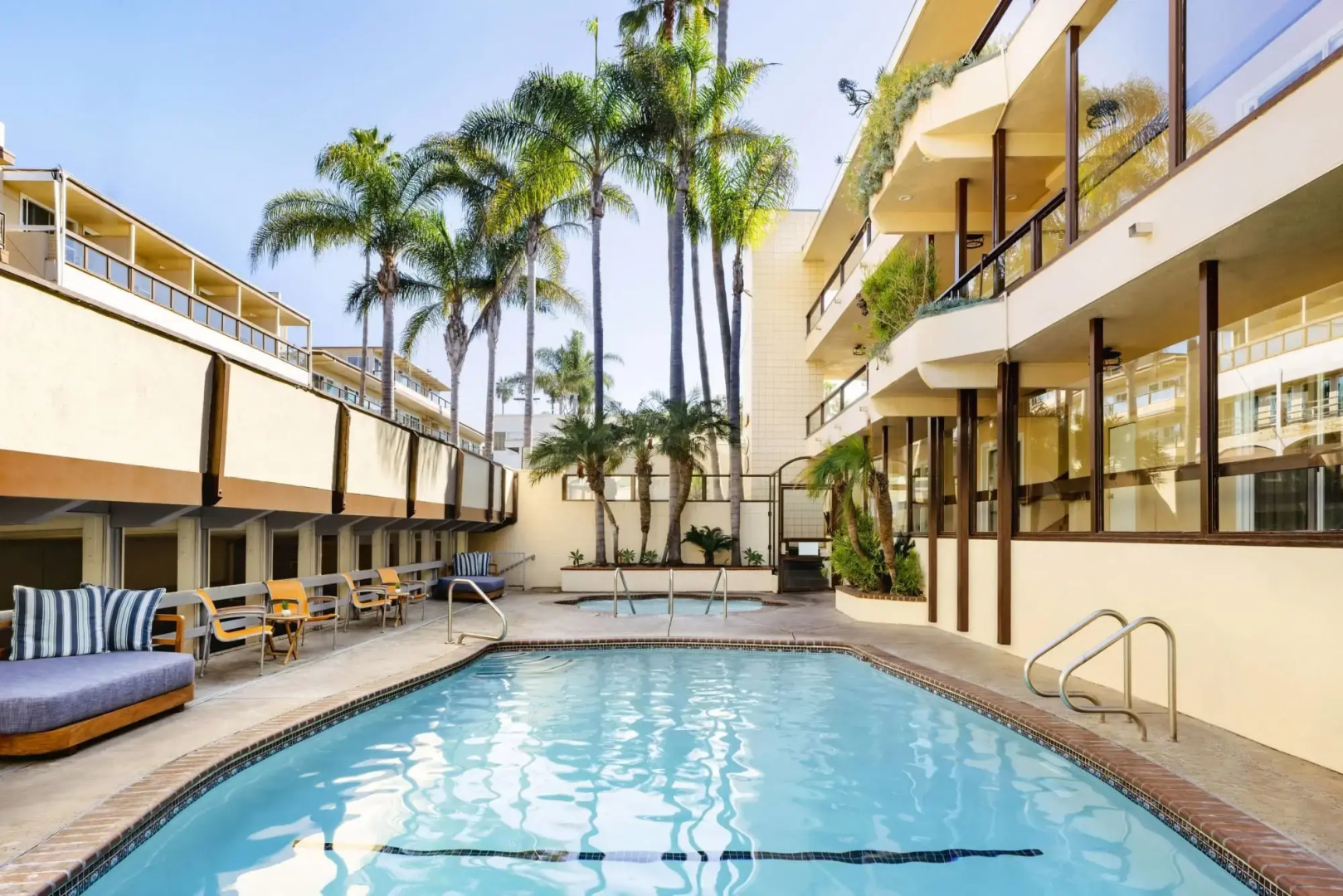 Pacific Edge Hotel