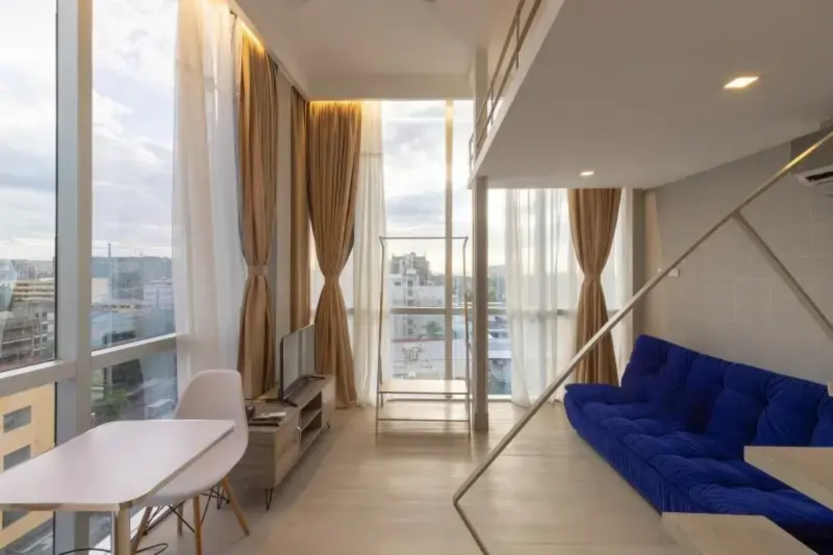 Selah Pods Hotel Manila