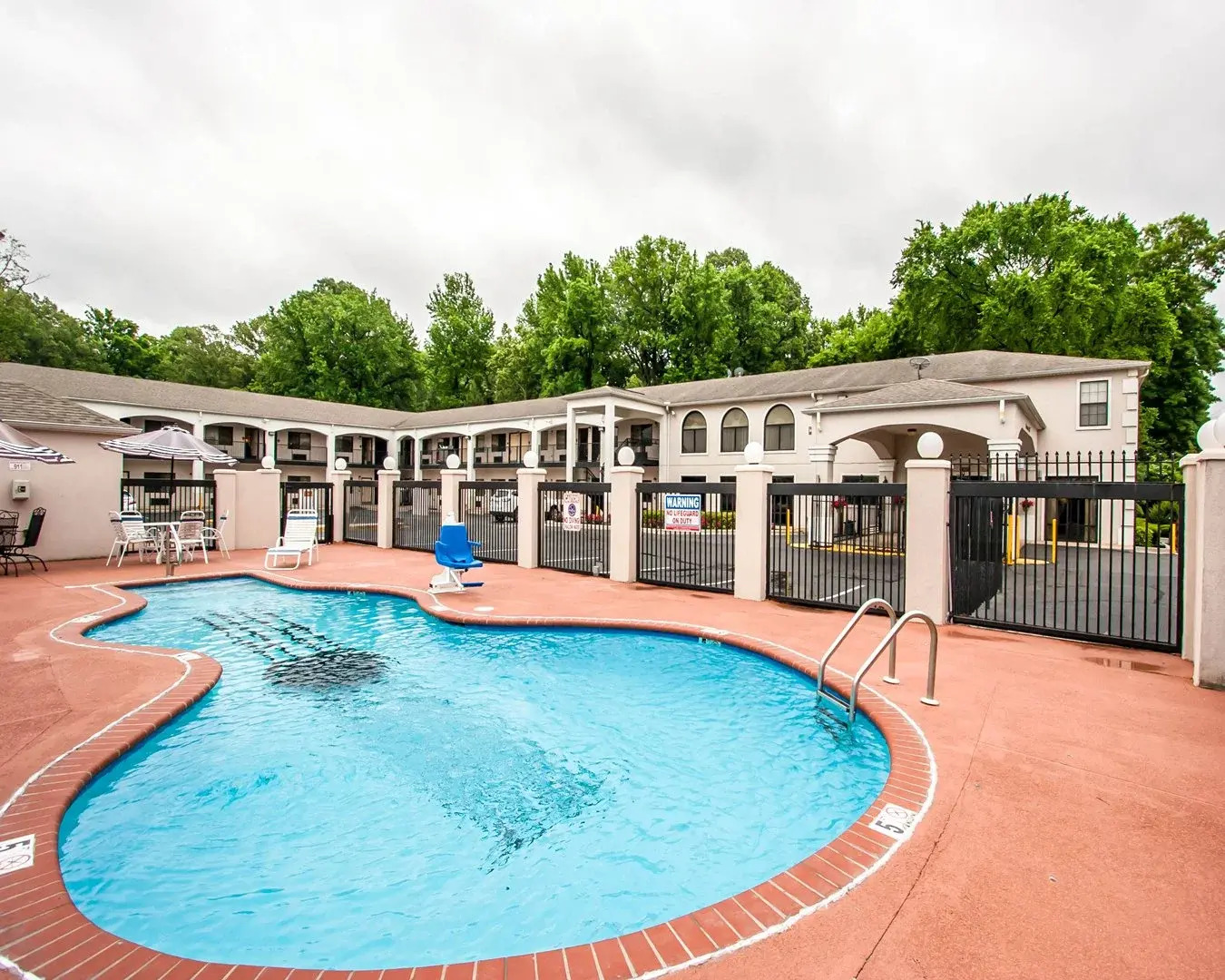 Memorylane Inn & Suites