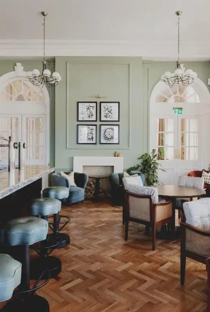 The Queens Hotel
