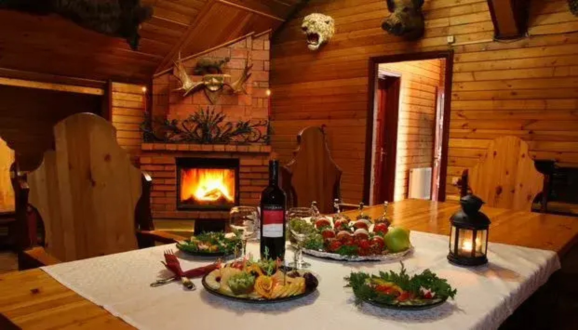 Mini Hotel Black and White