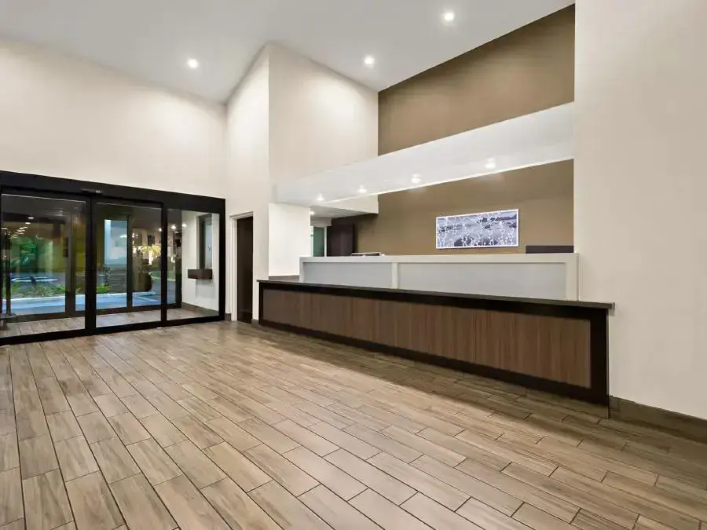 SPOT X Hotel Tampa - Wesley Chapel by The Red Collection