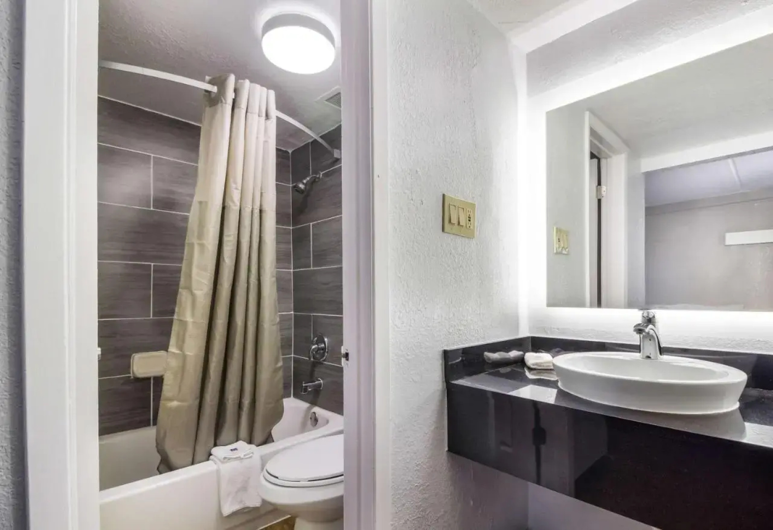 Motel 6 Baytown, TX - Garth Rd