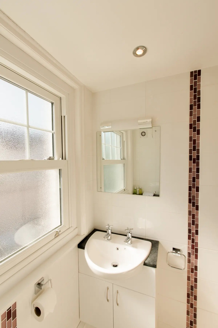 Cumberland House Gatwick B & B