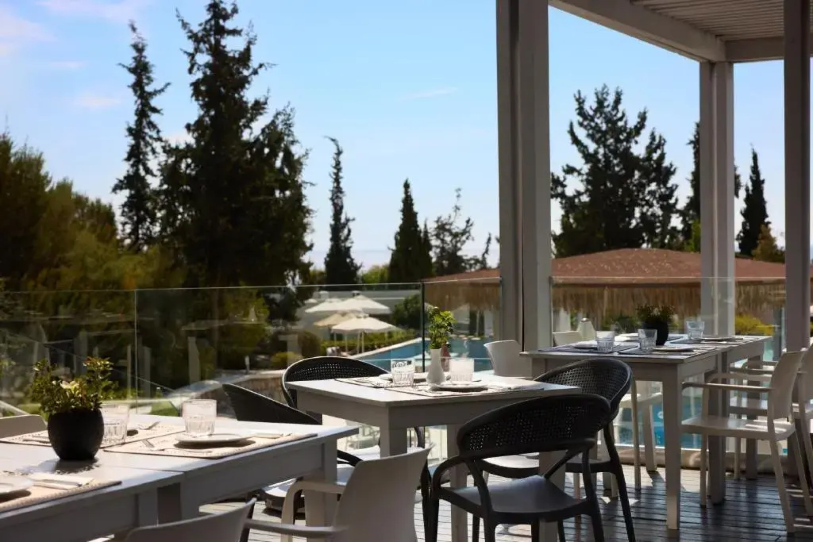 “Kiotari Miraluna Beach Resort”