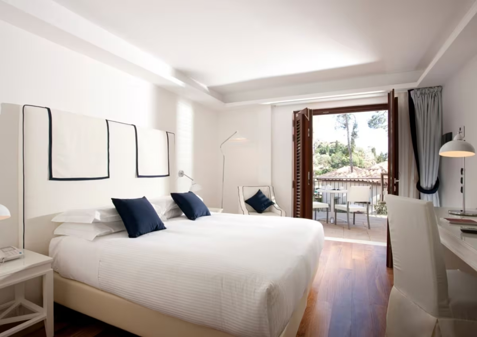 Курортный отель La Plage Resort