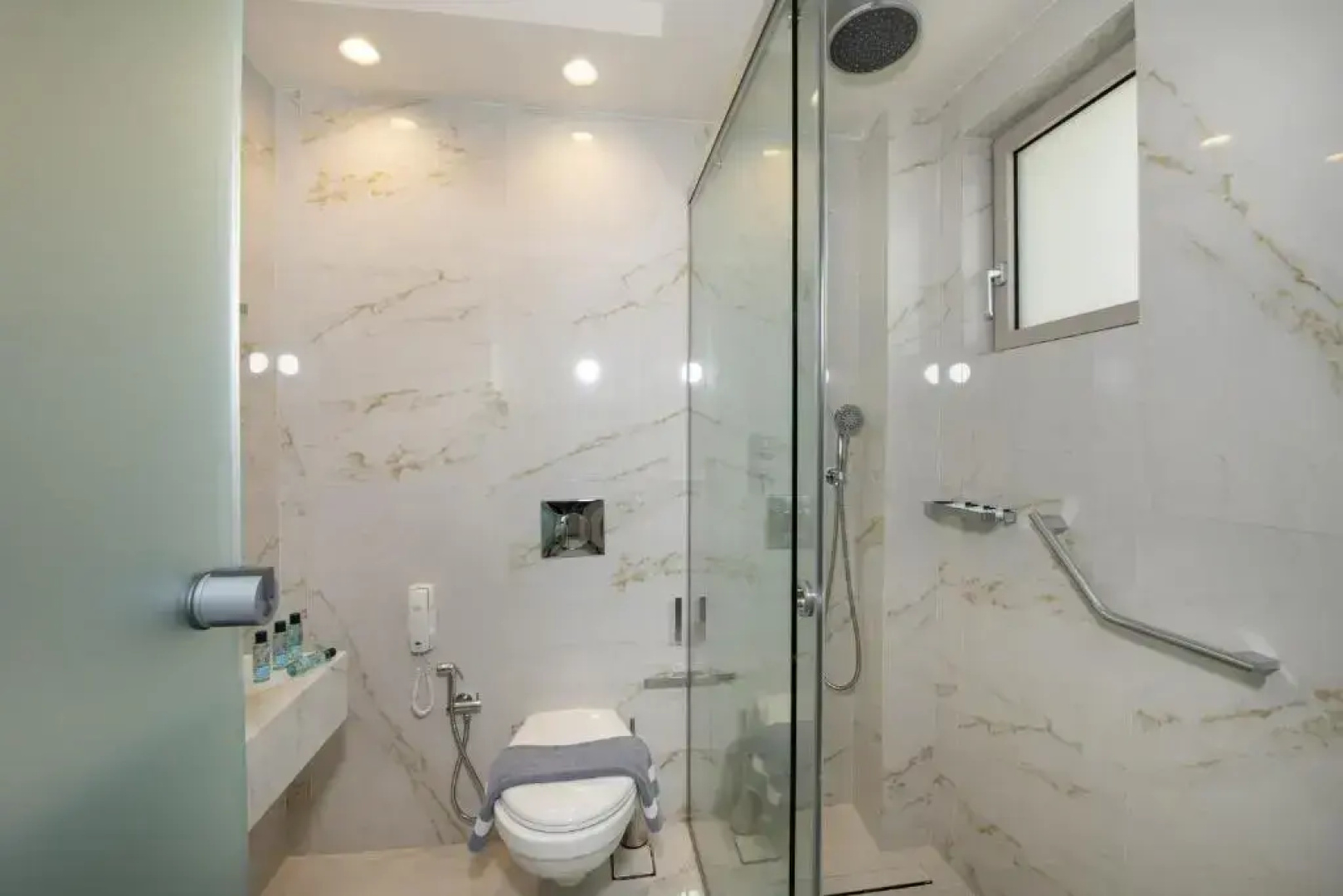 Vantaris Luxury Beach Resort