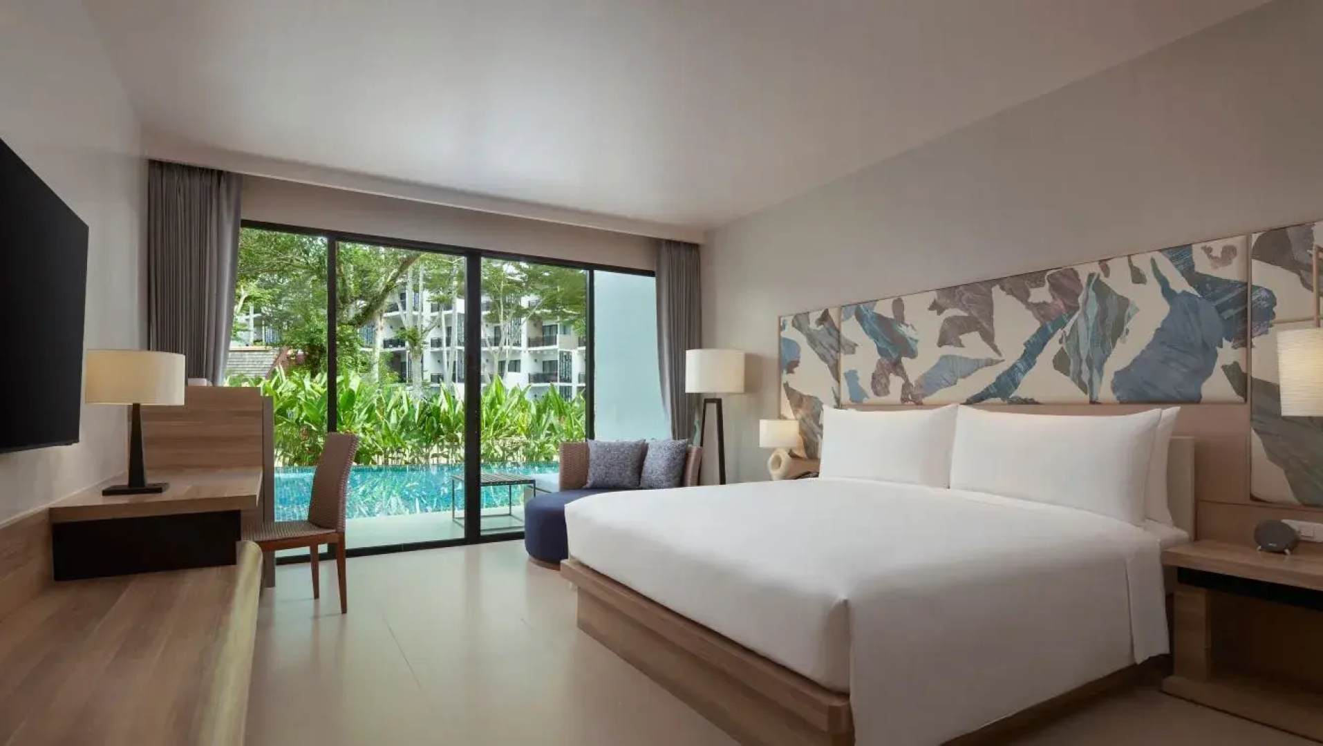 Le Méridien Phuket Mai Khao Beach Resort