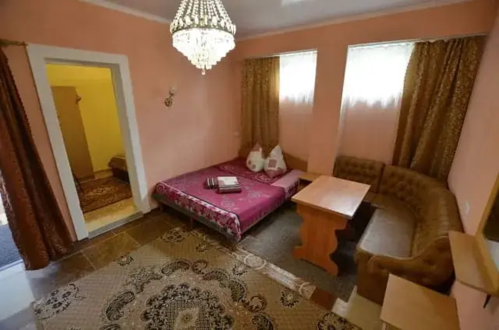 Molodezhnaya 8 Guest House
