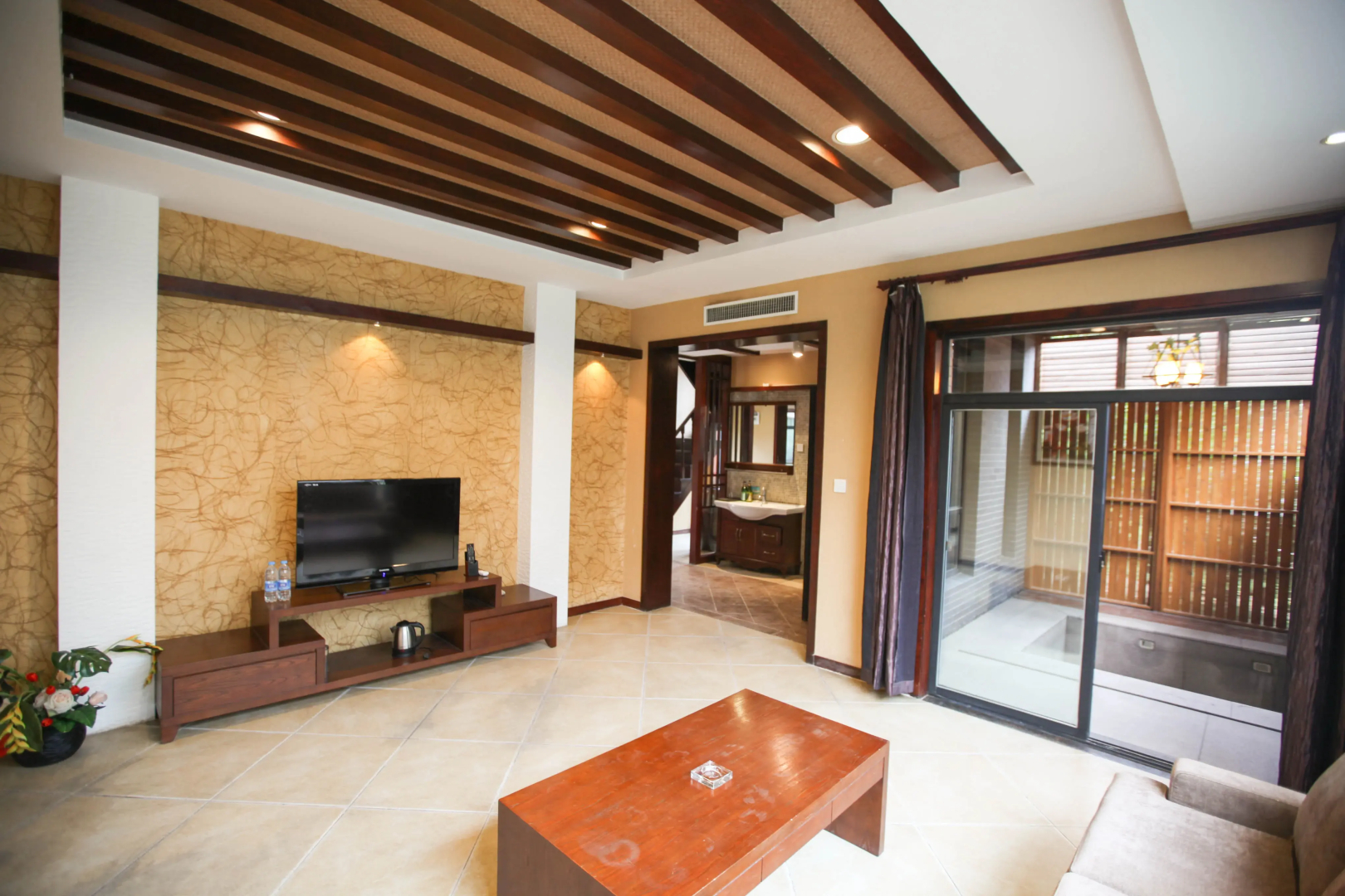 Daqin Hot Spring Hotel