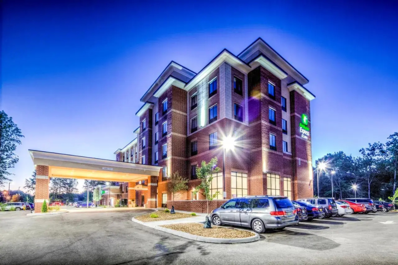 Holiday Inn Express & Suites Cleveland West - Westlake by IHG