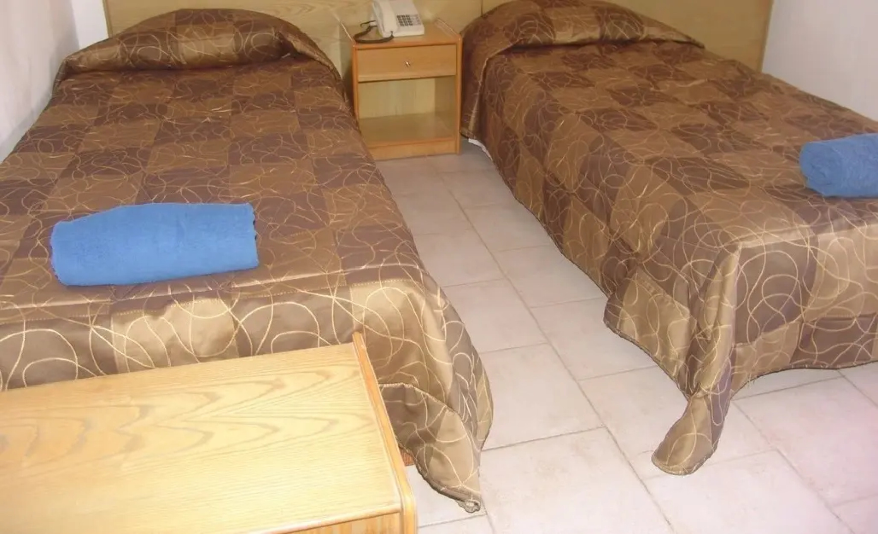 Silver Beach Hotel And Annexe Apartments