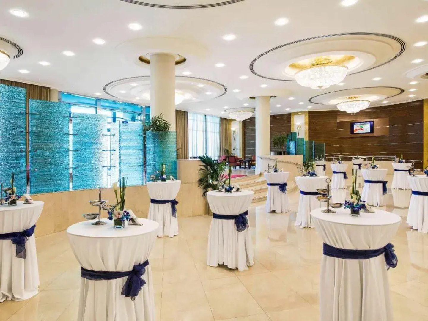 Отель Swissotel Al Murooj Dubai