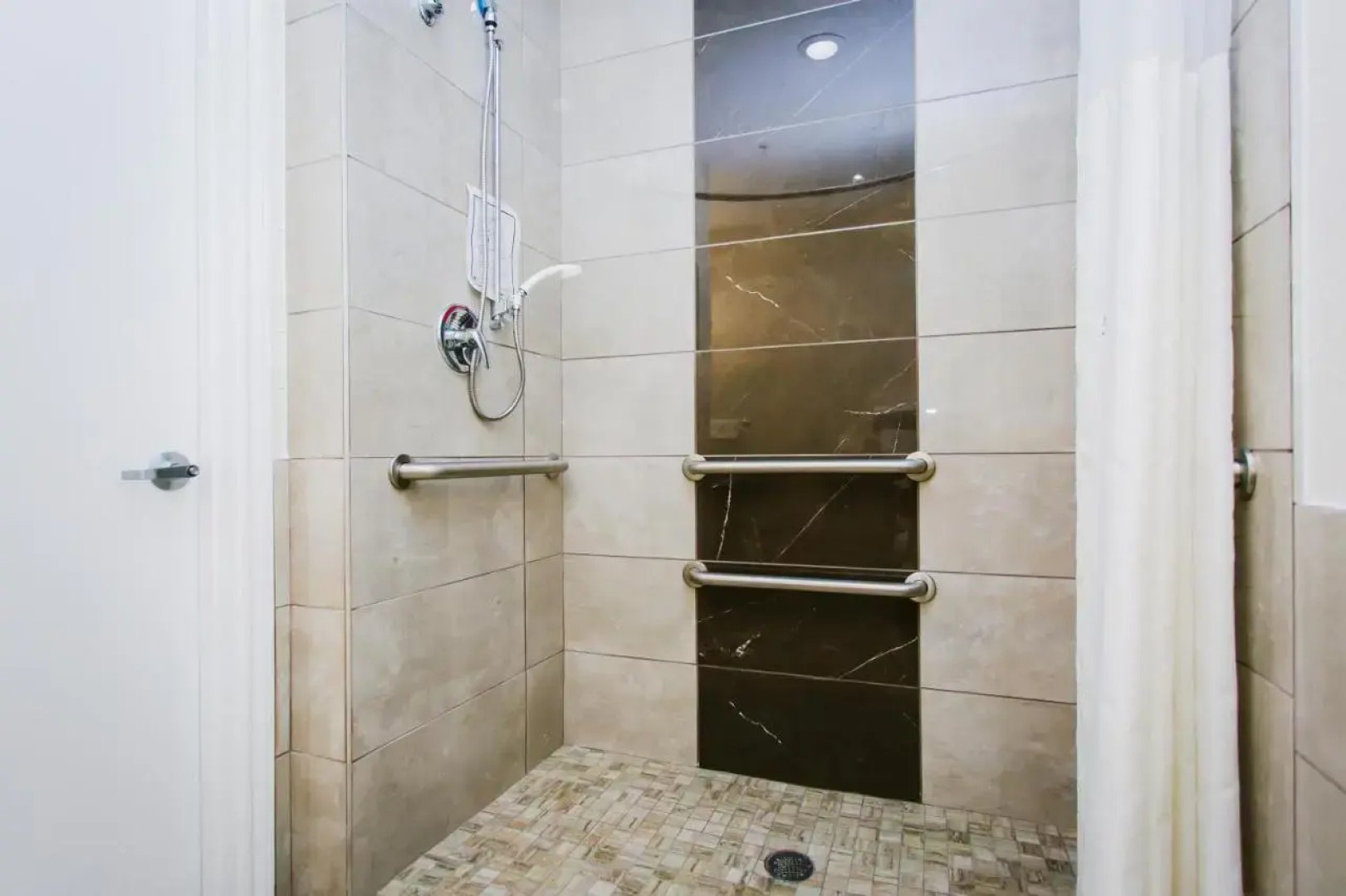 Scottish Inn & Suites