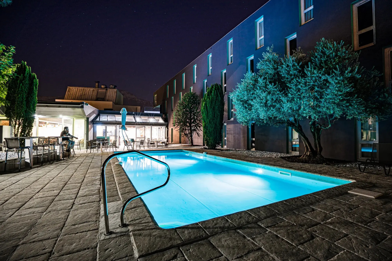 PoMo Hotel & Restaurant