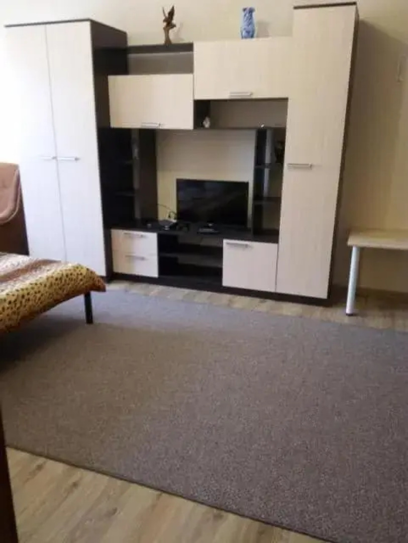 Molodezhnaya 8 Guest House