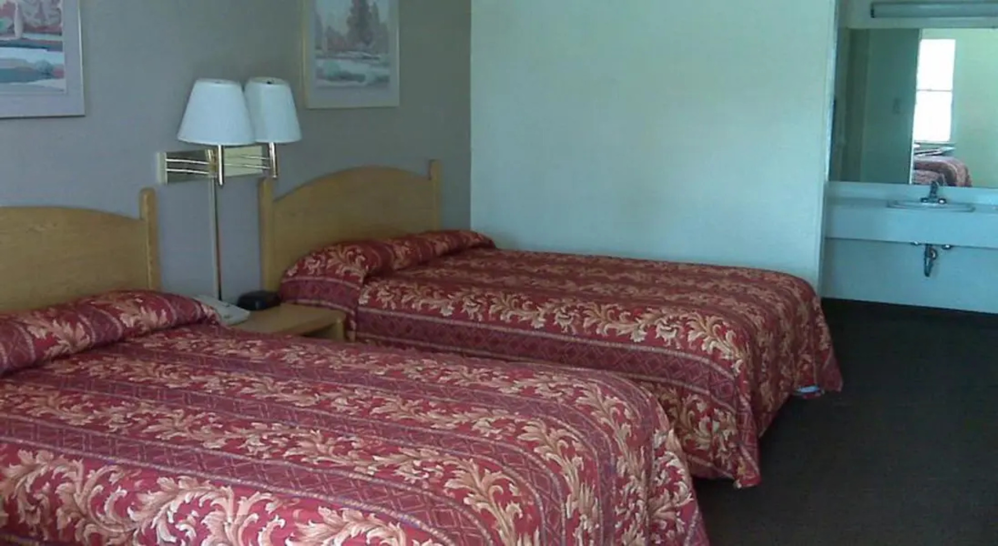 University Inn & Suites