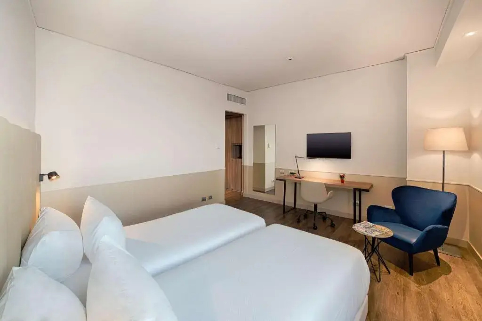 Отель NH Napoli Panorama