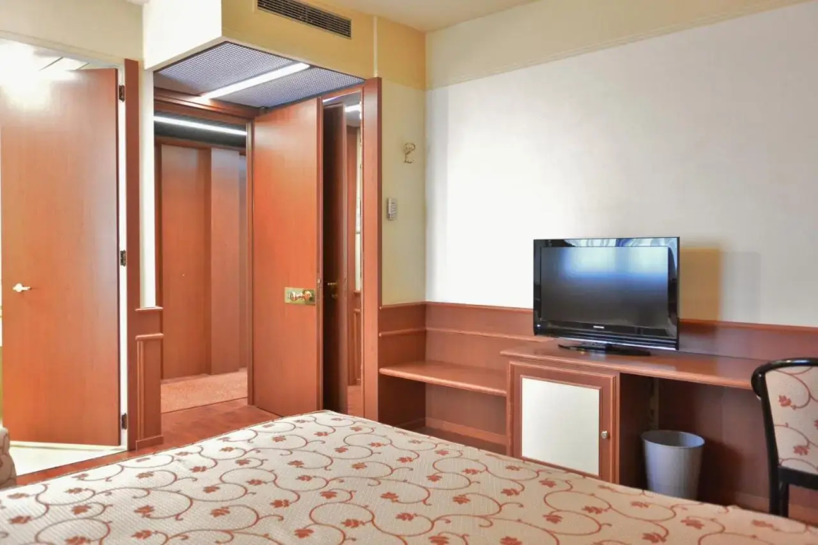 Melas Hotel